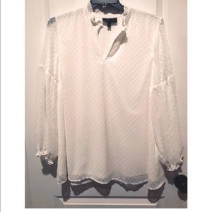 NWOT-timeless peasant style blouse